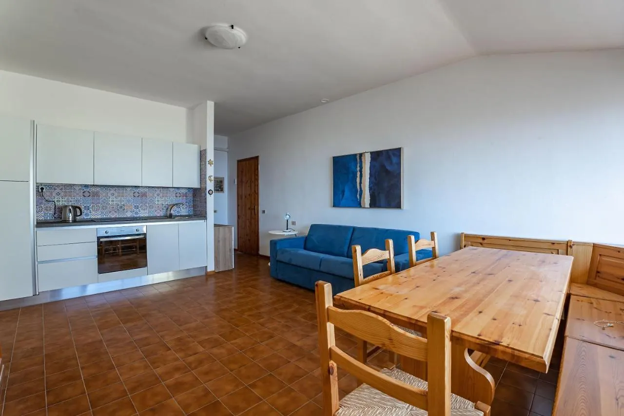L&M Apartments - Pool - By Host4U Muscoline Италия